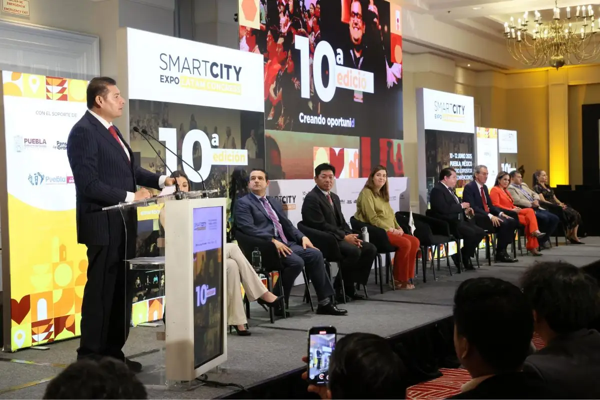 Tecnología democrática para genera equidad: Alejandro Armenta