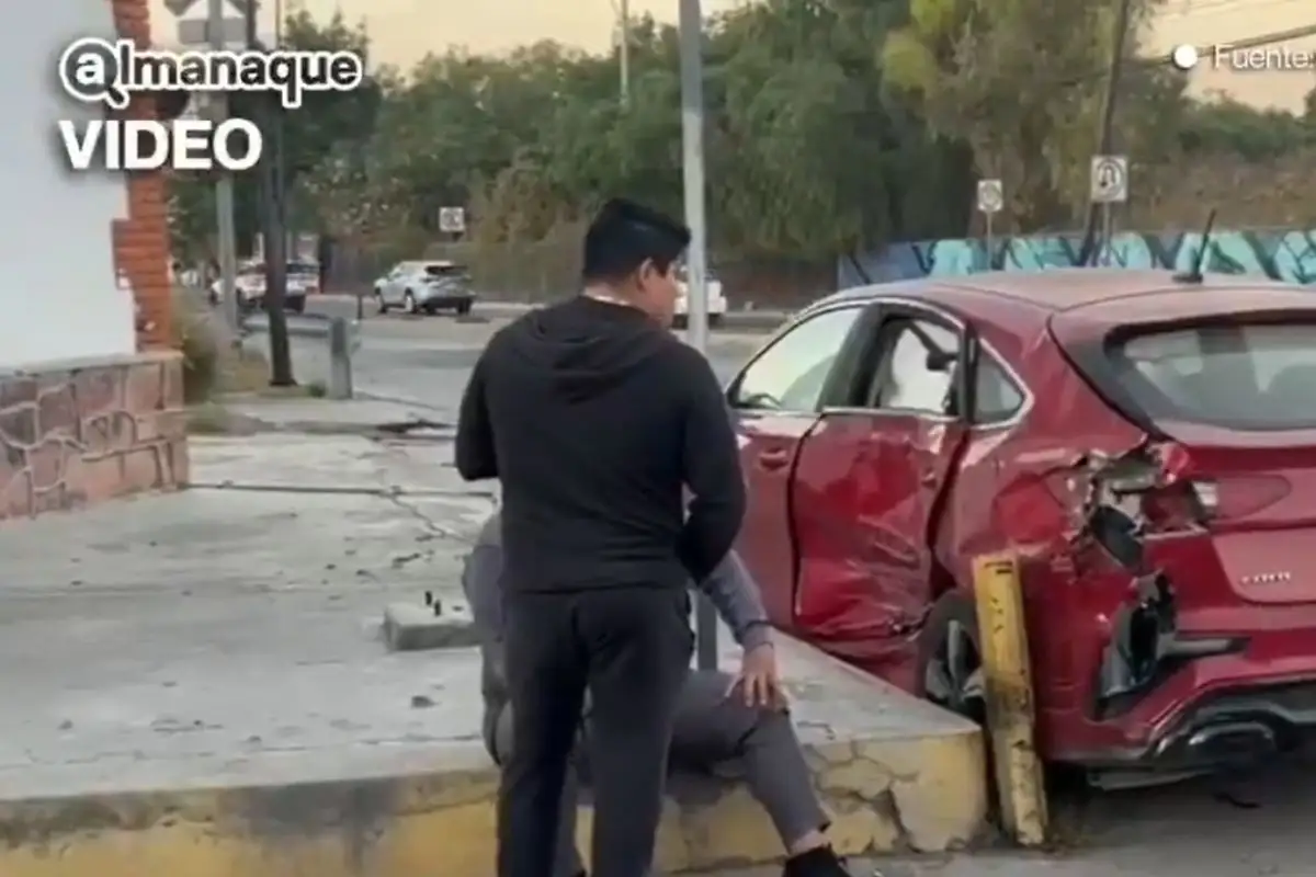 No escuchó al tren: locomotora choca contra coche en bulevar Esteban de Antuñano 1 tren chocó contra un coche