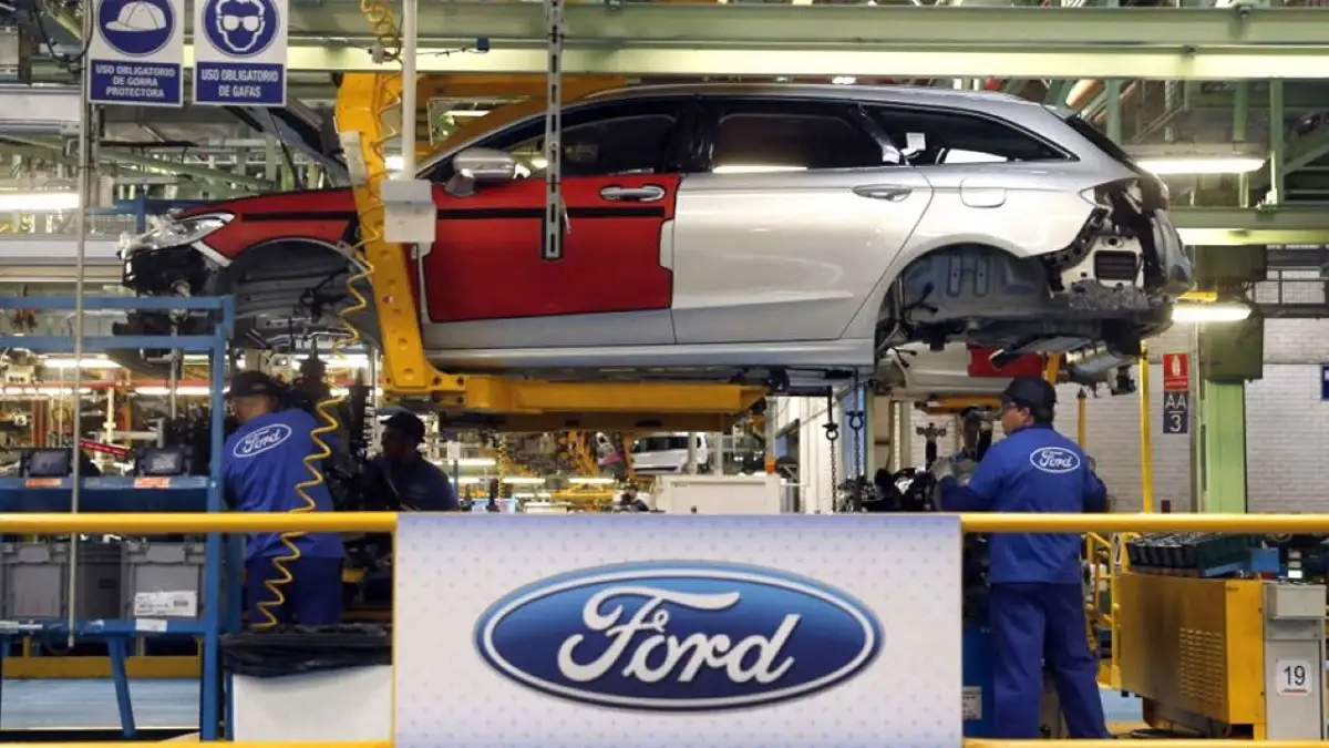 Donald Trump impone aranceles a autos importados