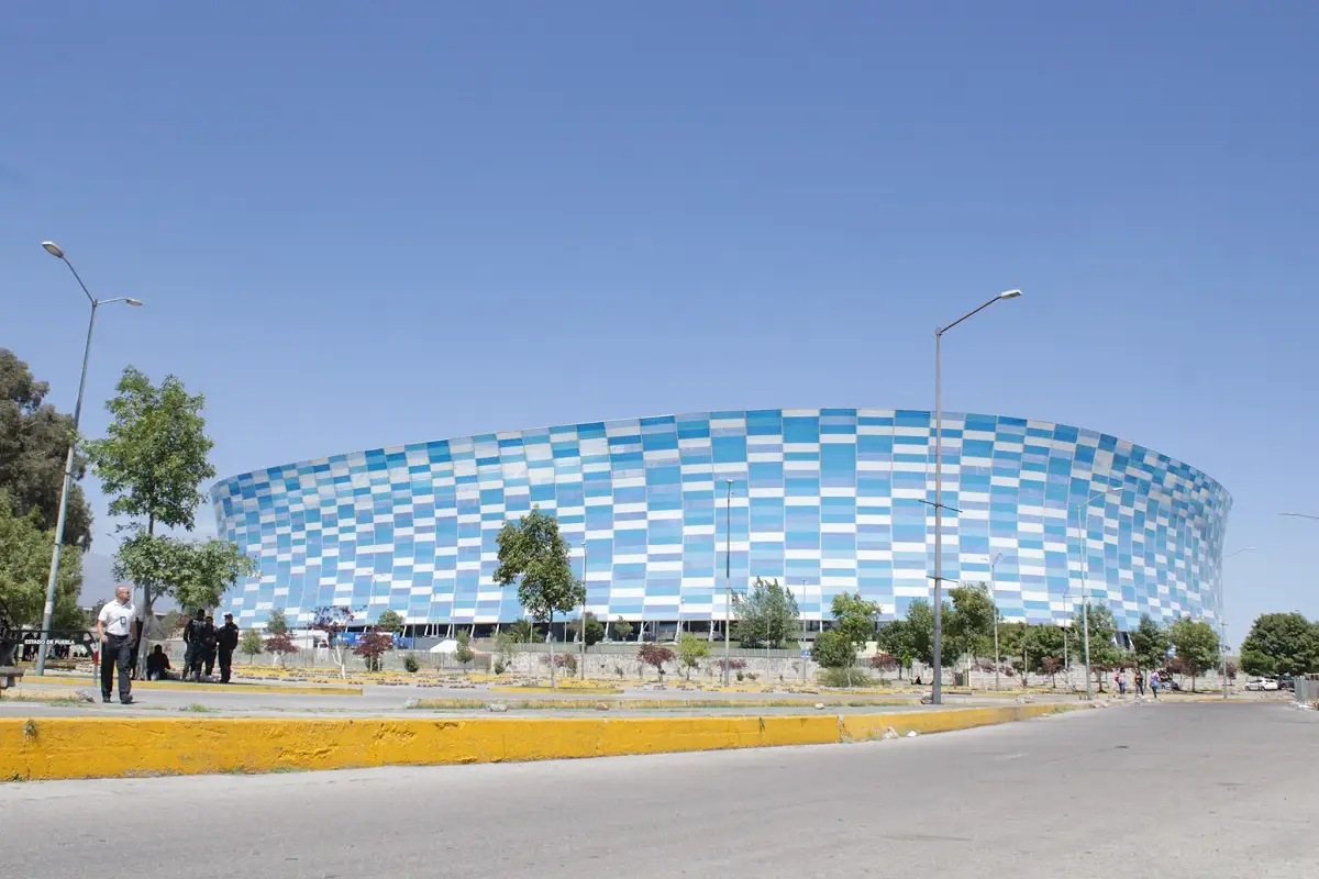 Analizan que haya canchas deportivas en el estacionamiento del Cuauhtémoc 1 Analizan que haya canchas deportivas en el estacionamiento del Cuauhtémoc