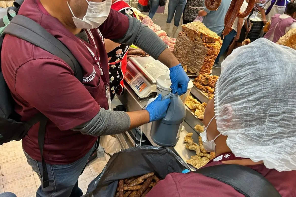 ¡Qué asco! Decomisan 50 kilos de carne descompuesta en el Mercado Zapata de Puebla 1 Decomisan 50 kilos de carne descompuesta en el Mercado Zapata de Puebla