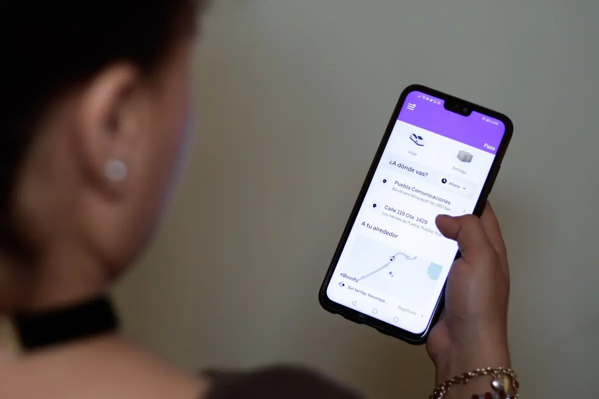 Eliminarán tarifa dinámica en Puebla de Uber y DiDi