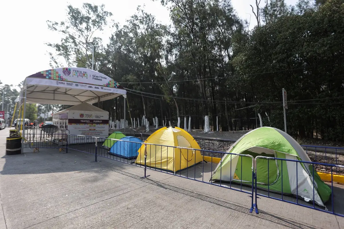 Fans acampan dos días antes para ver a Maroon 5 en la Feria de Puebla 2025