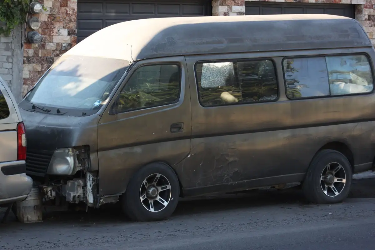 Incendian camioneta y dejan narcomanta cerca del Parque Ecológico