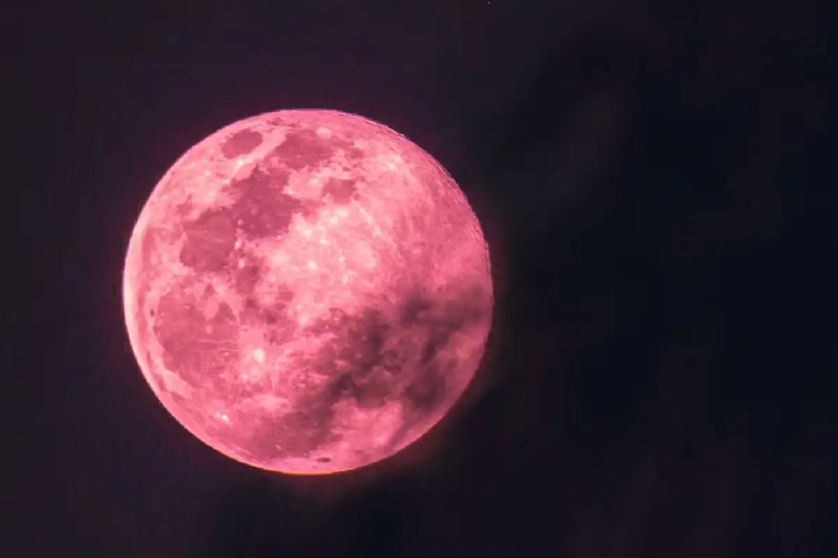 Luna rosa y lluvia de meteoros, estos son todos los fenómenos astronómicos de abril 2025