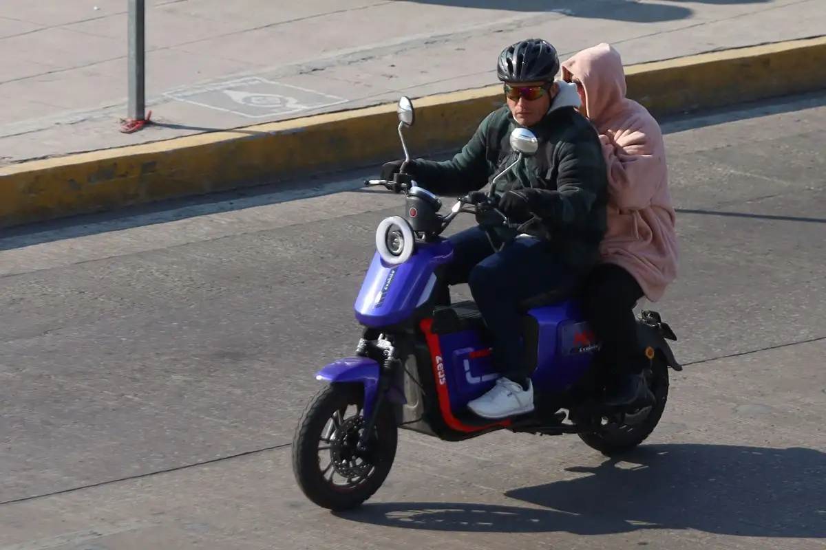 Congreso va por regulación de motos en Puebla: una persona por viaje para evitar robos y ejecuciones 1 Morena propone que solo una persona viaje en moto en Puebla para frenar robos y homicidios