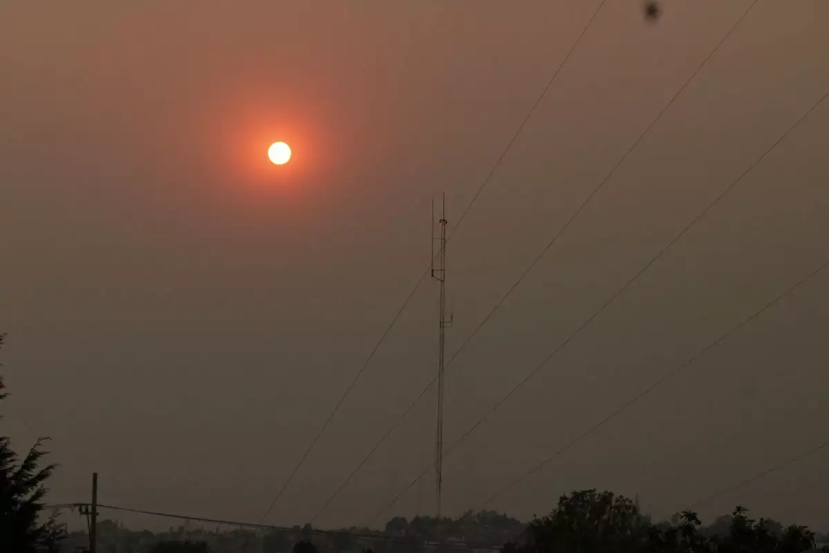 Por qué se tiñó el cielo naranja en Puebla este 15 de abril