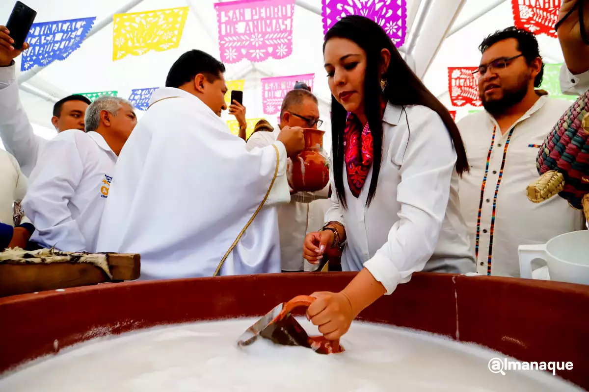 Tonantzin Fernández fortalece la identidad de San Pedro Cholula en la Tlahuanca 2025 9 Tonantzin Fernandez fortalece la identidad de San Pedro Cholula en la Tlahuanca 2025 1