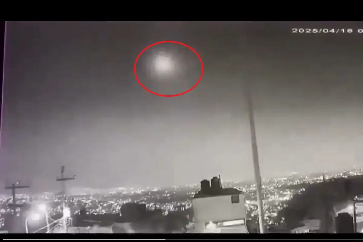 VIDEO: ¿Un meteorito explotó sobre la CDMX durante la madrugada? 1 Un meteorito explotó sobre la CDMX durante la madrugada