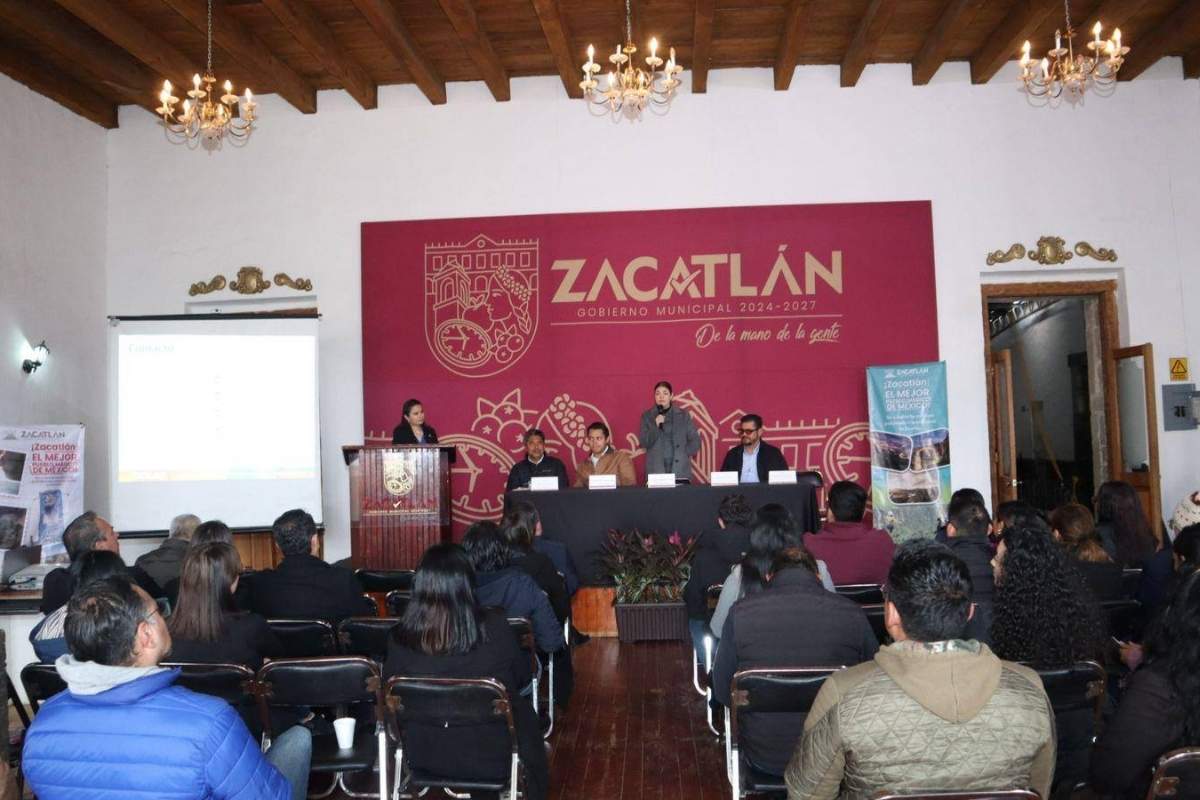 Vinculación del Ayuntamiento con instituciones educativas es importante para el progreso de Zacatlán- Bety Sánchez1