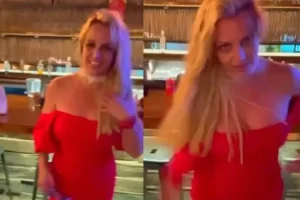 Britney Spears aparece bailando en un bar de México