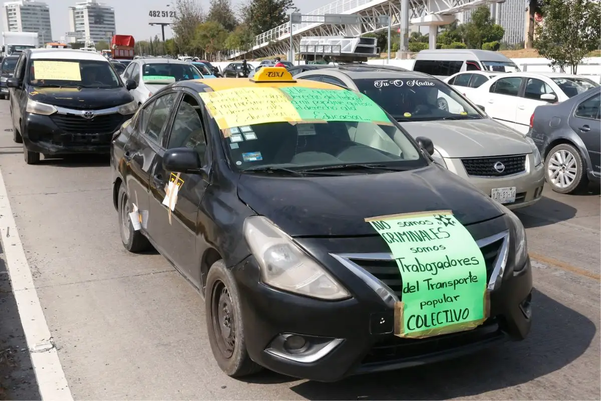 Van 23 denuncias contra conductores de taxis pirata en Puebla