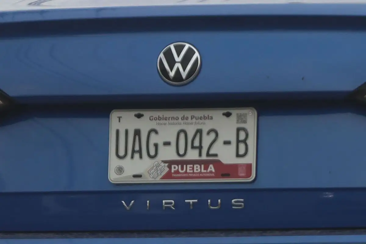 Gobierno de Puebla comprará placas para autos particulares