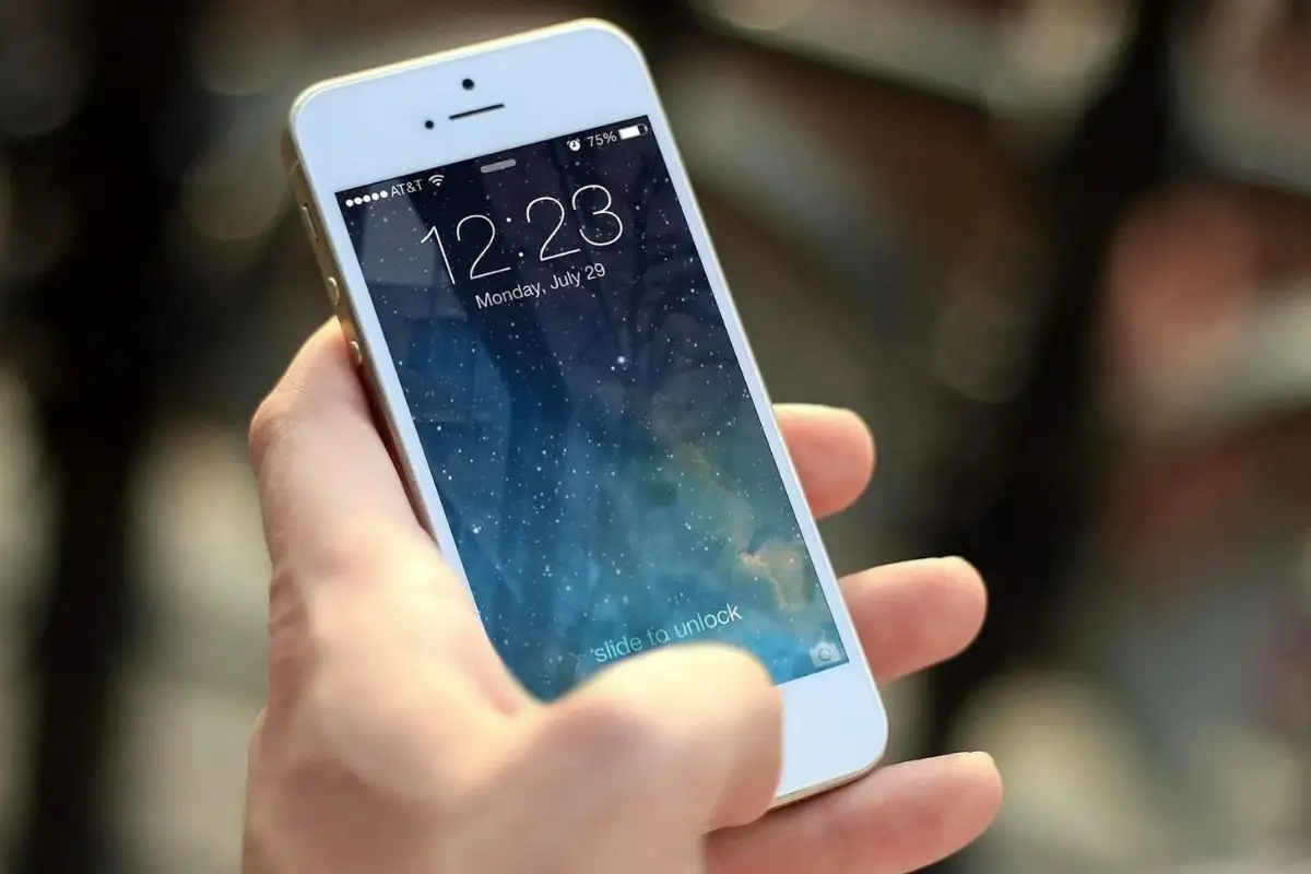 ¿Por qué algunos celulares cambiaron de hora automáticamente? 1 ¿Por qué celulares cambiaron de hora en México 2025?