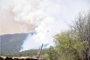 Incendio forestal en Libres provoca mala calidad del aire