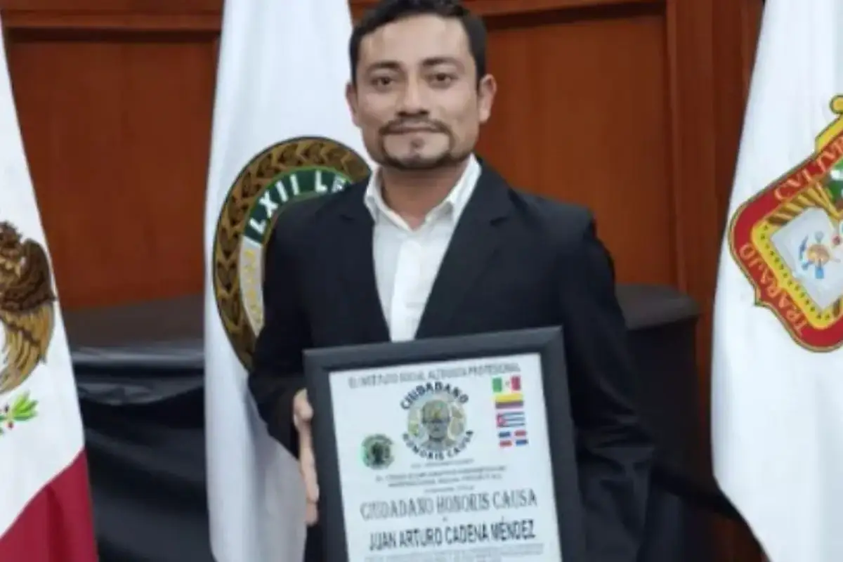 Activista LGBT+ recibe Honoris Causa en el Congreso de Edomex 1 Juan García Activista LGBT+ recibe Honoris Causa en el Congreso de Edomex
