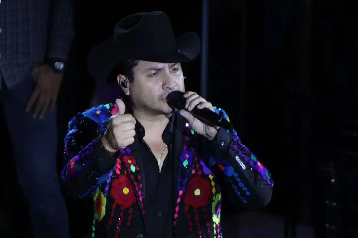 Julión Álvarez inició las presentaciones del Palenque de Puebla