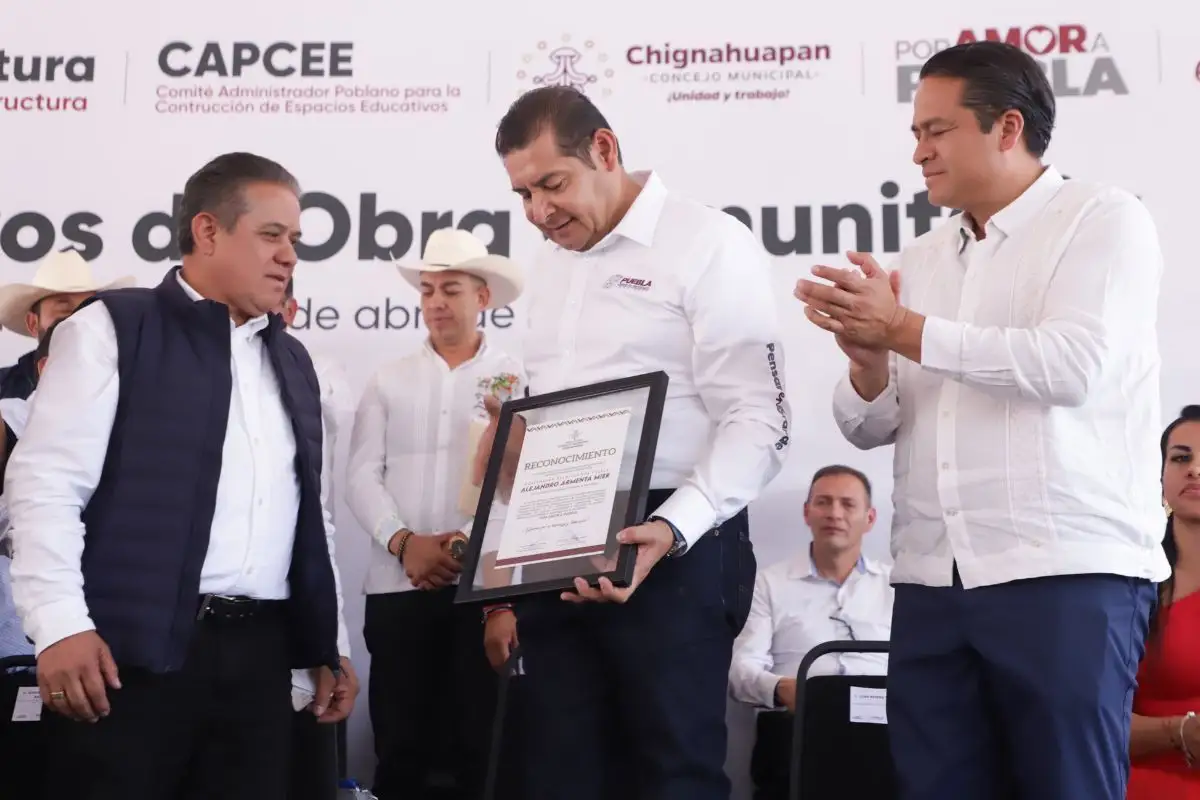 Armenta entrega 99 certificados de Obra Comunitaria en Chignahuapan