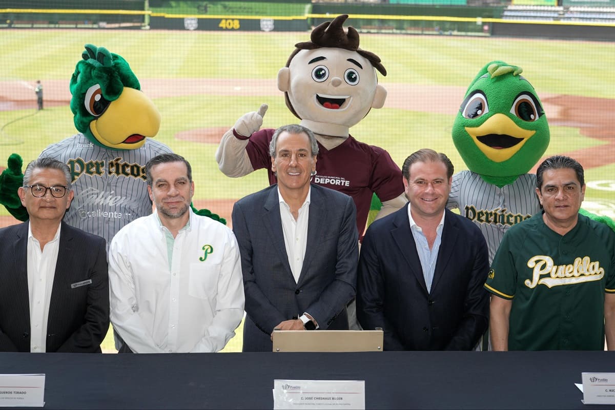 Firman convenio de colaboración el IMDP y el Club Pericos de Puebla 1 pepe chedraui club pericos 1
