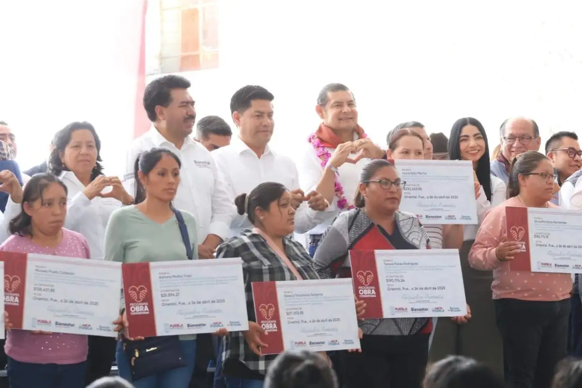 Entregan apoyos de obras comunitarias en Oriental