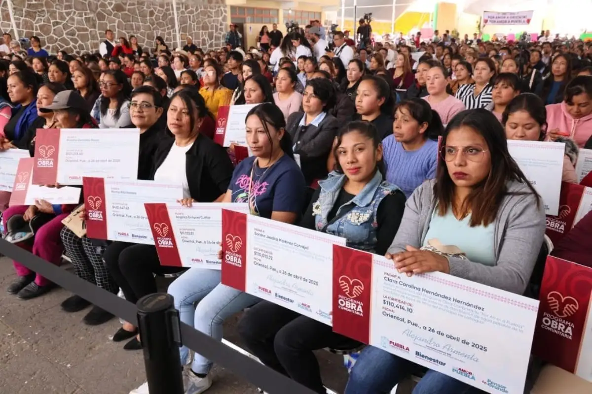 Entregan apoyos de obras comunitarias en Oriental