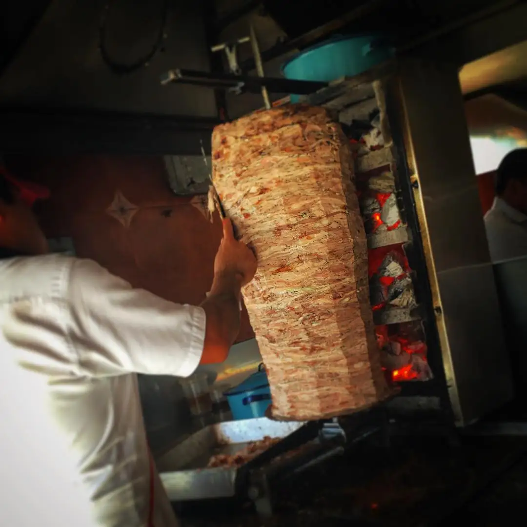 Furor por la Taquería Especial de Acuca: largas filas tras reseña de El Arturito