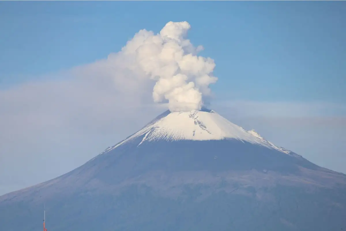 (VIDEO) Volcán Popocatépetl registra fuerte explosión y así se vio