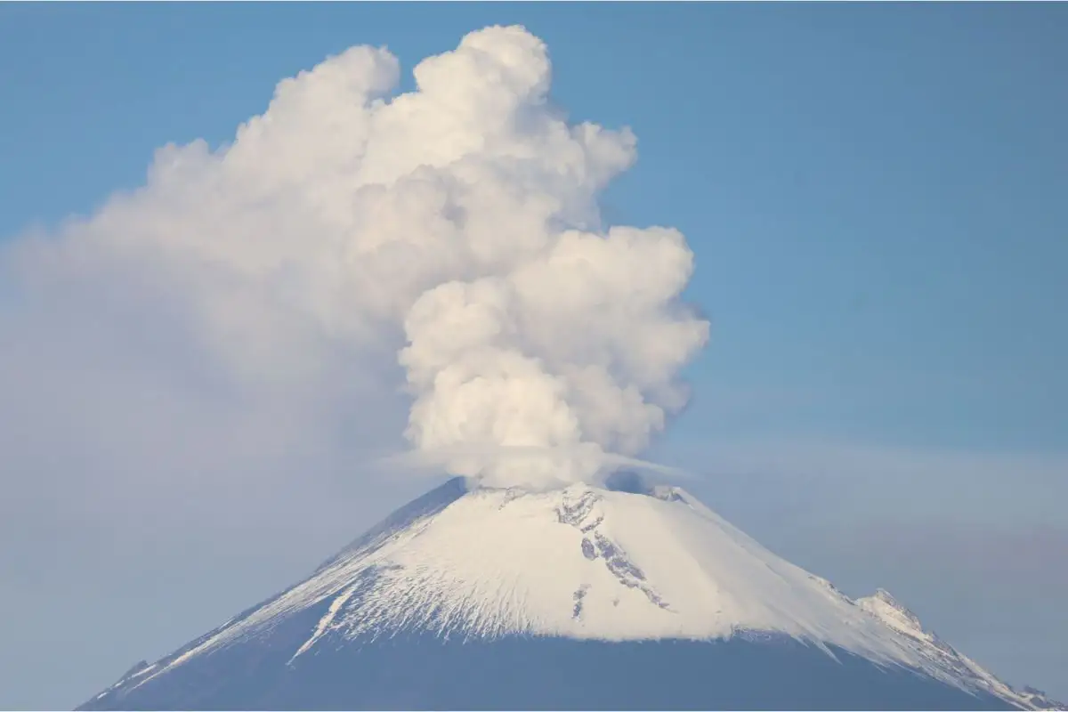 (VIDEO) Volcán Popocatépetl registra fuerte explosión y así se vio 1 (VIDEO) Volcán Popocatépetl registra fuerte explosión y así se vio