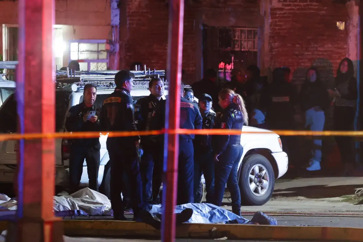 Balacera deja dos muertos en el tianguis de Los Lavaderos