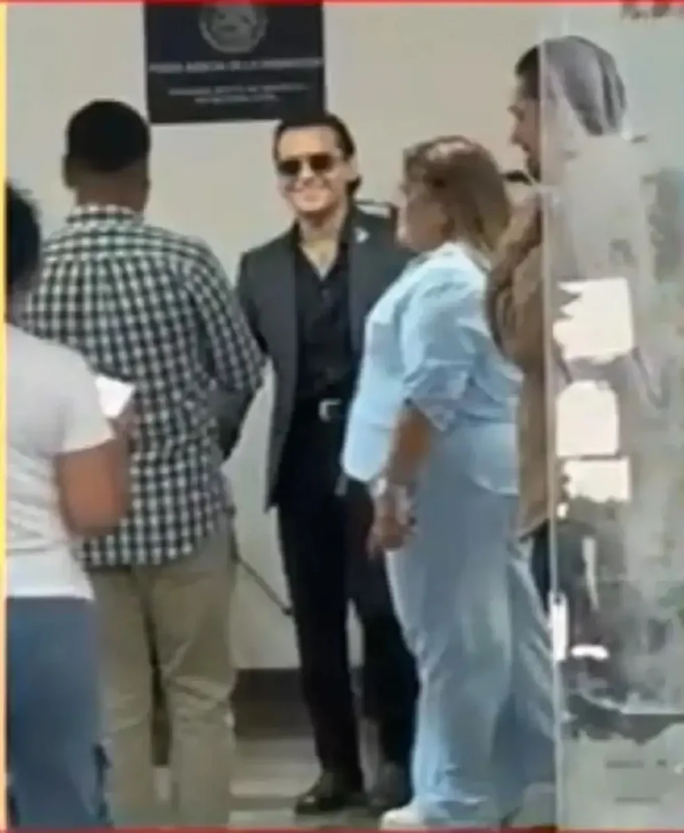 Christian Nodal comparece ante la justicia por disputa legal con su antigua disquera