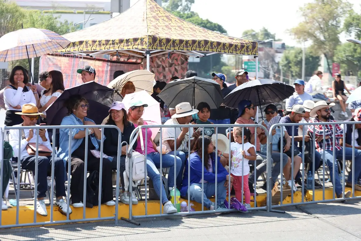 Desfile la Batalla del 5 de Mayo 2025 poblanos madrugan para apartar lugar