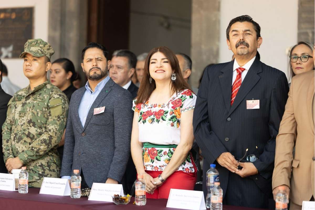 En Zacatlán honran a los héroes de la Batalla del 5 de mayo; son ejemplo de valentía y coraje, afirma regidor de Educación 1 En Zacatlán honran a los héroes de la Batalla del 5 de mayo; son ejemplo de valentía y coraje, afirma regidor de Educación