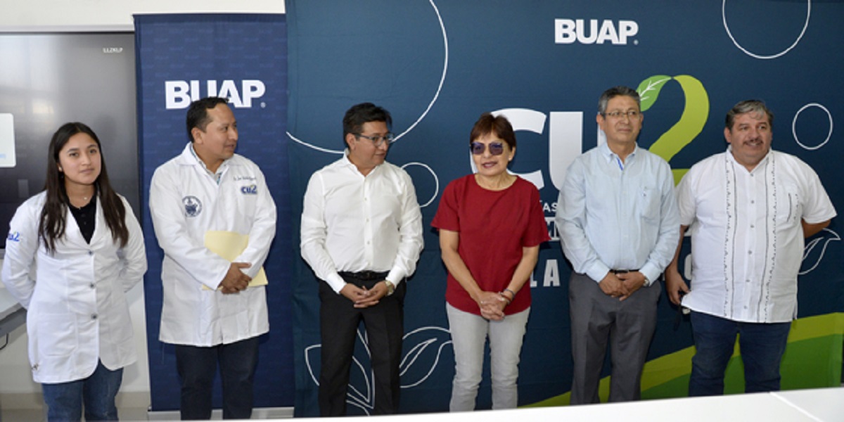 Entrega Rectora Lilia Cedillo 50 microscopios para laboratorios en CU2