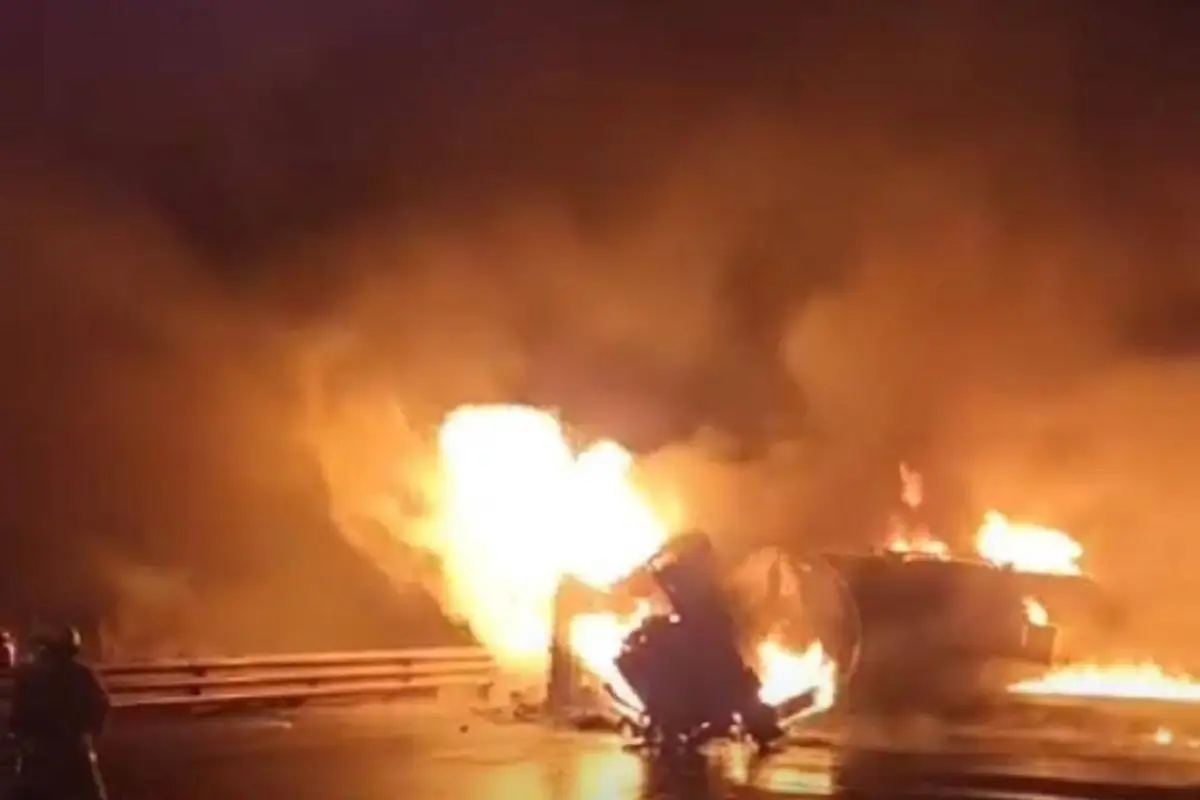 Explosión de pipa en la autopista Puebla-Orizaba provoca incendio masivo en Nogales 1 Explosión de pipa en la autopista Puebla-Orizaba provoca incendio masivo en Nogales