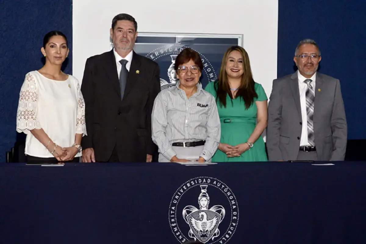 Facultad de Estomatología de la BUAP, compromiso y vocación social 1 Facultad de Estomatología de la BUAP, compromiso y vocación social