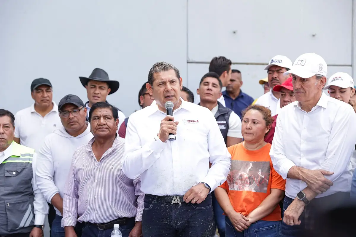 Familias de Policías asesinados en Amozoc recibirán un millón de pesos y una casa Armenta