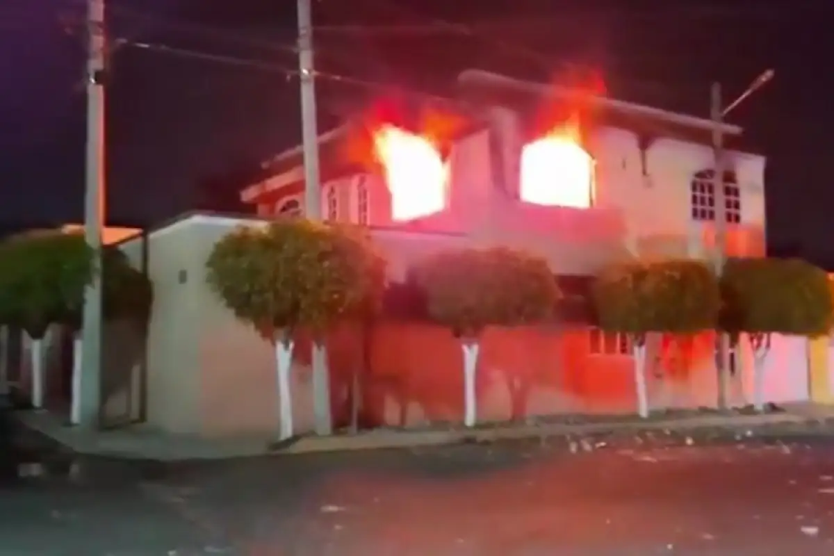 Identifican a dos sujetos que incitaron a quemar casa de golpeadores en Tehuacán 1 Identifican a dos sujetos que incitaron quemar casa de golpeadores en Tehuacán