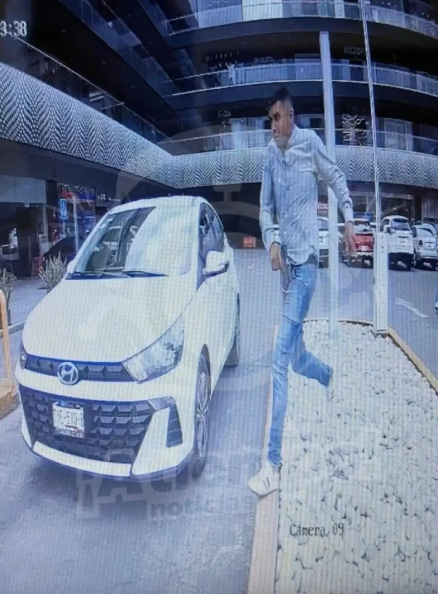 Identifican a sujetos que mataron a militar en la Plaza Kentro de Puebla