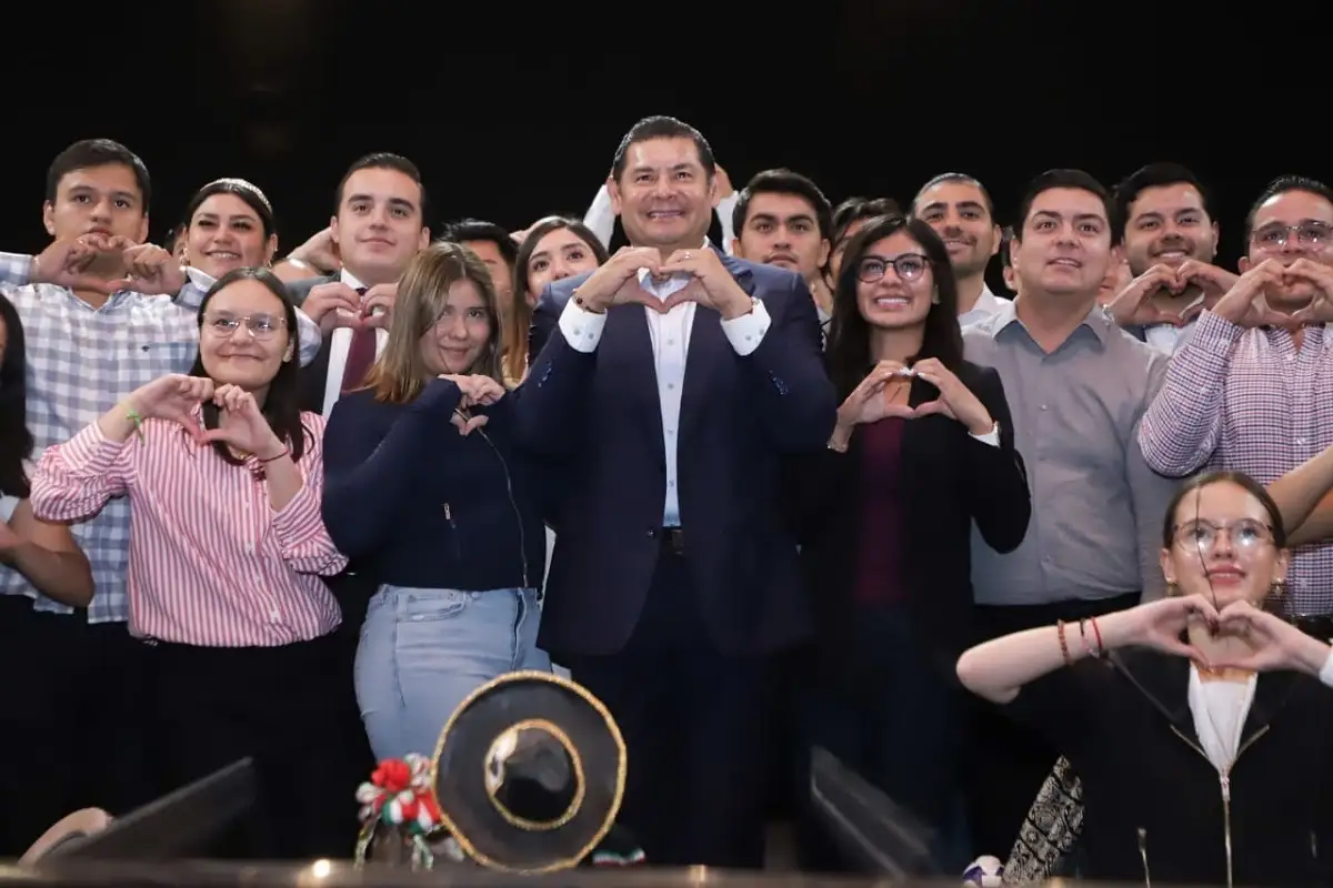 Jóvenes, el motor para la transformación de Puebla: Alejandro Armenta 1 Jóvenes, el motor para la transformación de Puebla Alejandro Armenta