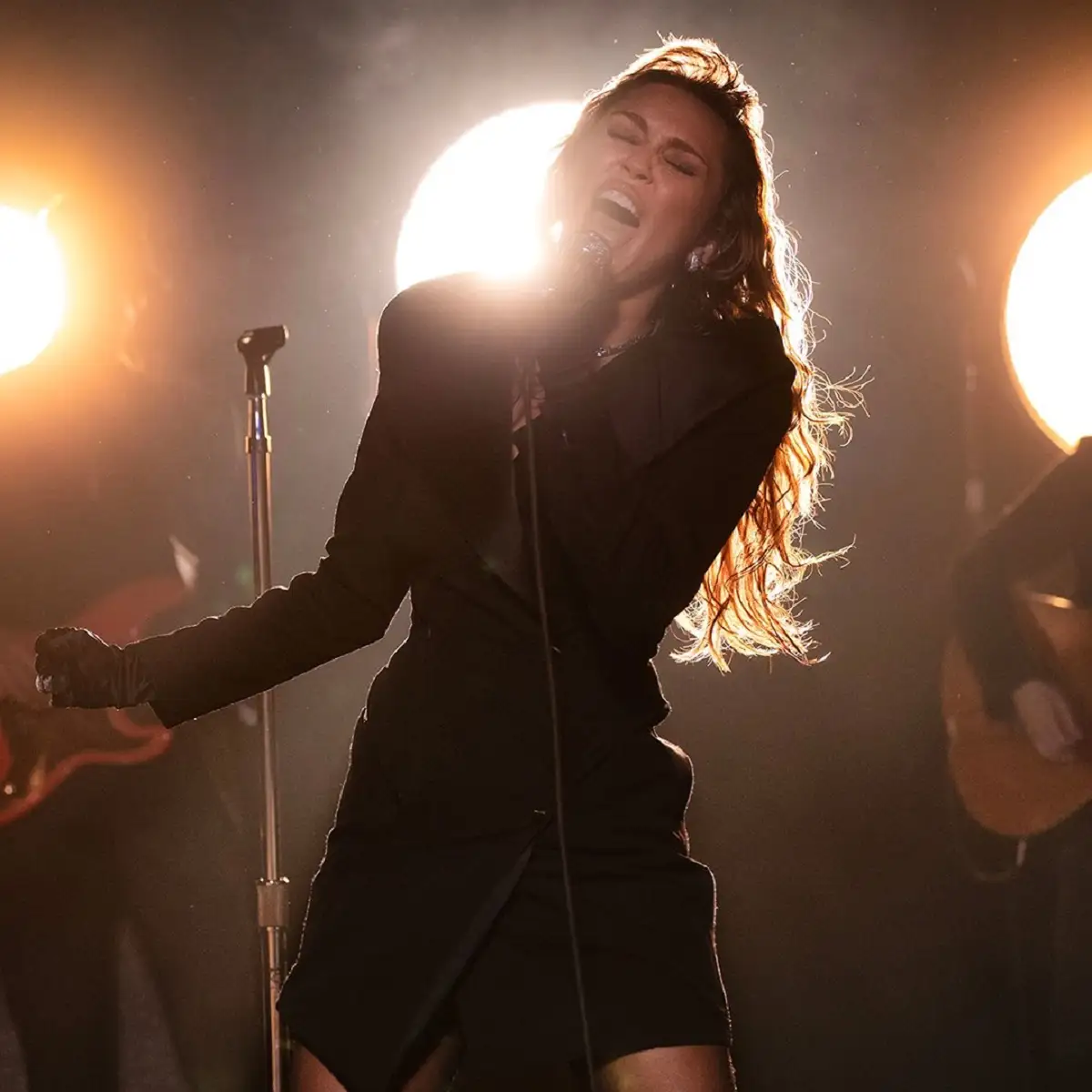 Miley Cyrus cuenta cómo una grabación en el Paseo de la Fama la llevó a una grave infección