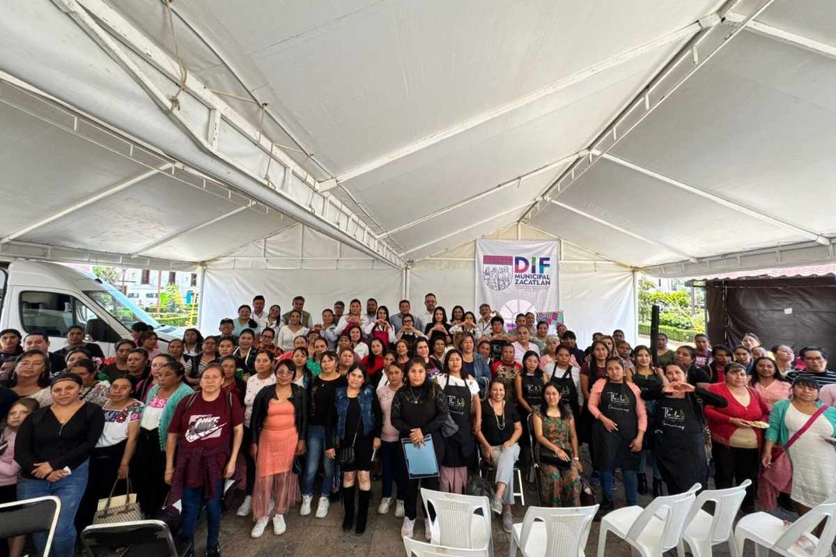 Padres de familia de Zacatlán participan en brigada “Nutriendo familias con amor” para preparar desayunos calientes en escuelas 1 Padres de familia de Zacatlán participan en brigada “Nutriendo familias con amor” para preparar desayunos calientes en escuelas