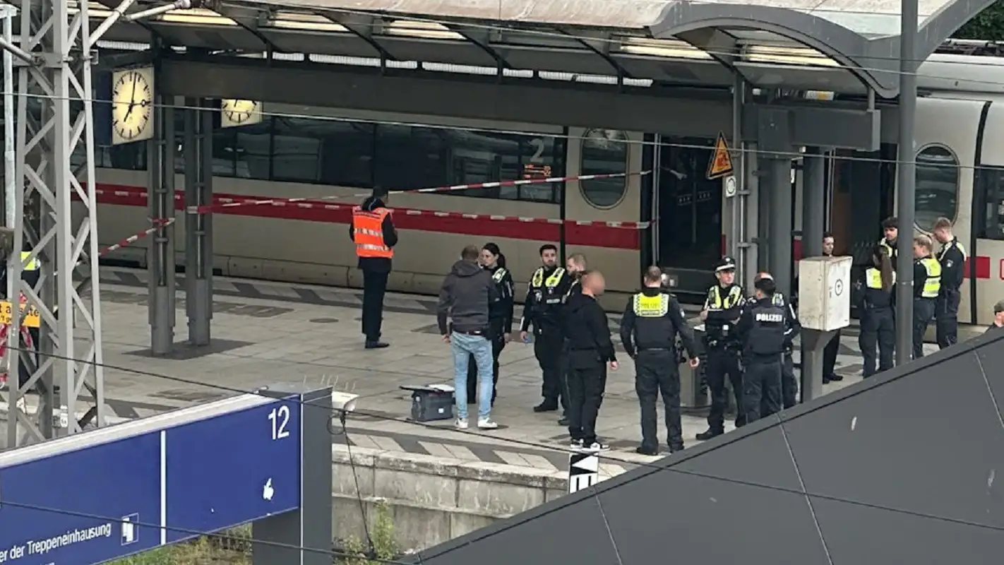 Sujeto apuñala a varias personas en estación de trenes de Hamburgo y deja 12 heridos