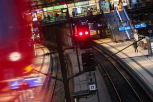 Sujeto apuñala a varias personas en estación de trenes de Hamburgo y deja 12 heridos