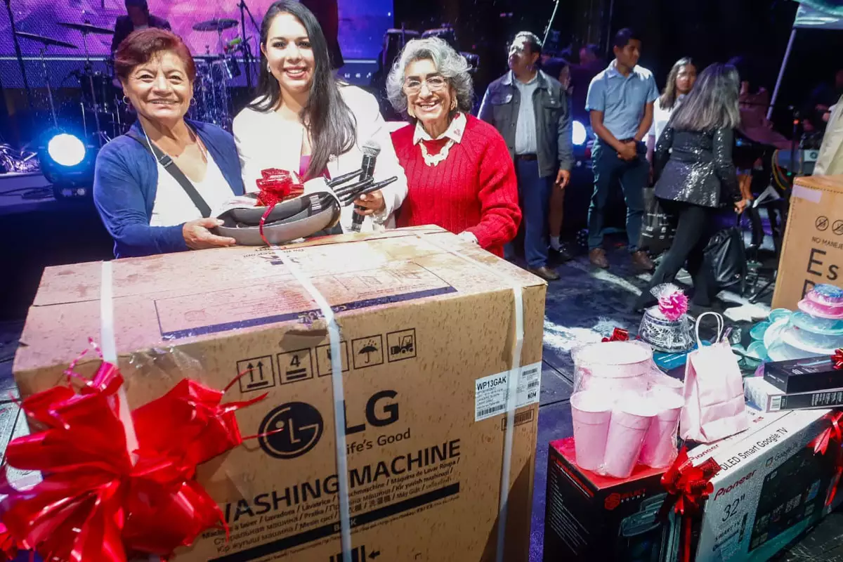 Tonantzin Fernández celebra a lo grande a las mamás cholultecas con la Fiesta Magnífica 11 Tonantzin Fernandez celebra a lo grande a las mamas cholultecas con la Fiesta Magnifica 5