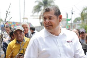 Armenta descarta candidaturas de su familia