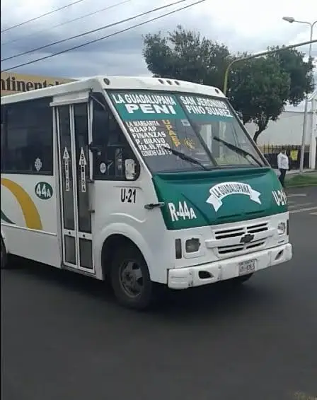 Con balazos, asaltan a pasajeros de la ruta 44 en Galaxia La Calera 2 Asaltan con violencia a pasajeros de la ruta 44 en Puebla