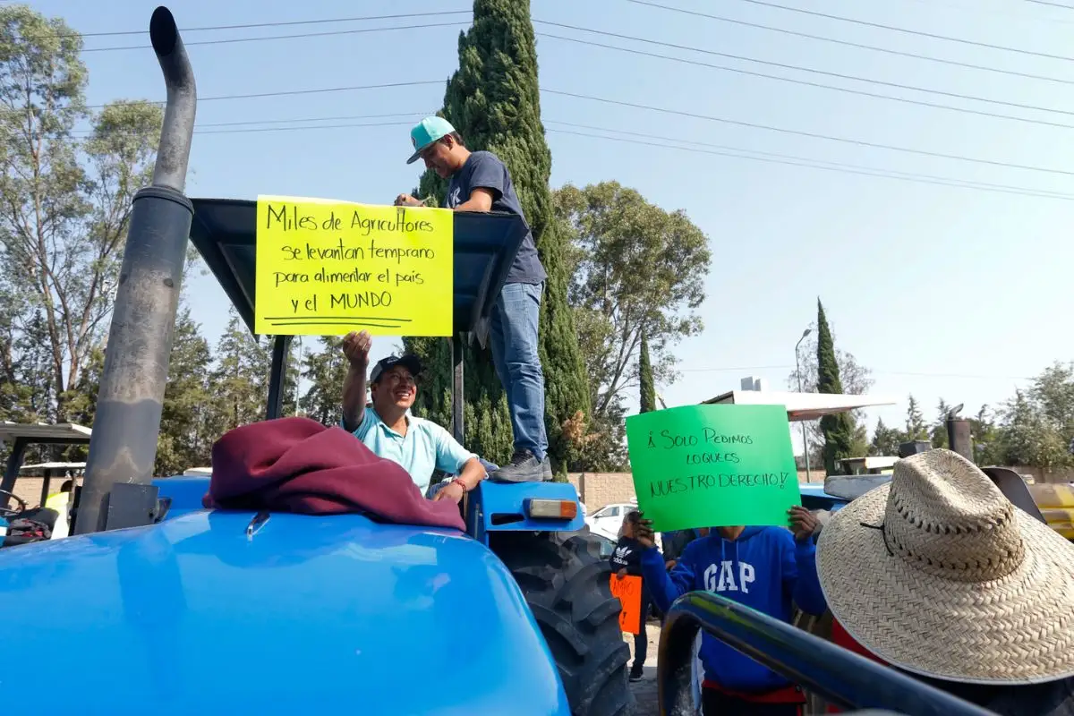 Campesinos protestan en el SAT Angelópolis nuevamente