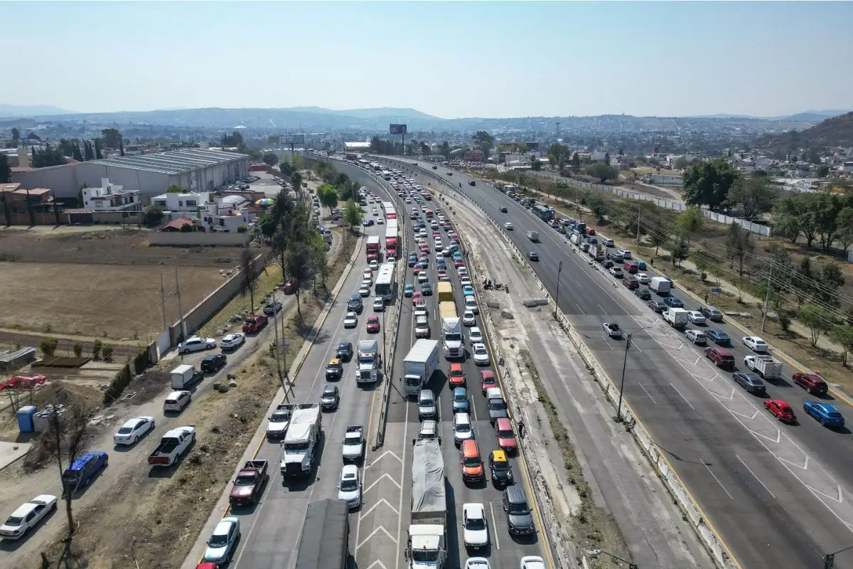 Carambola en el Periférico Ecológico deja al menos 10 heridos