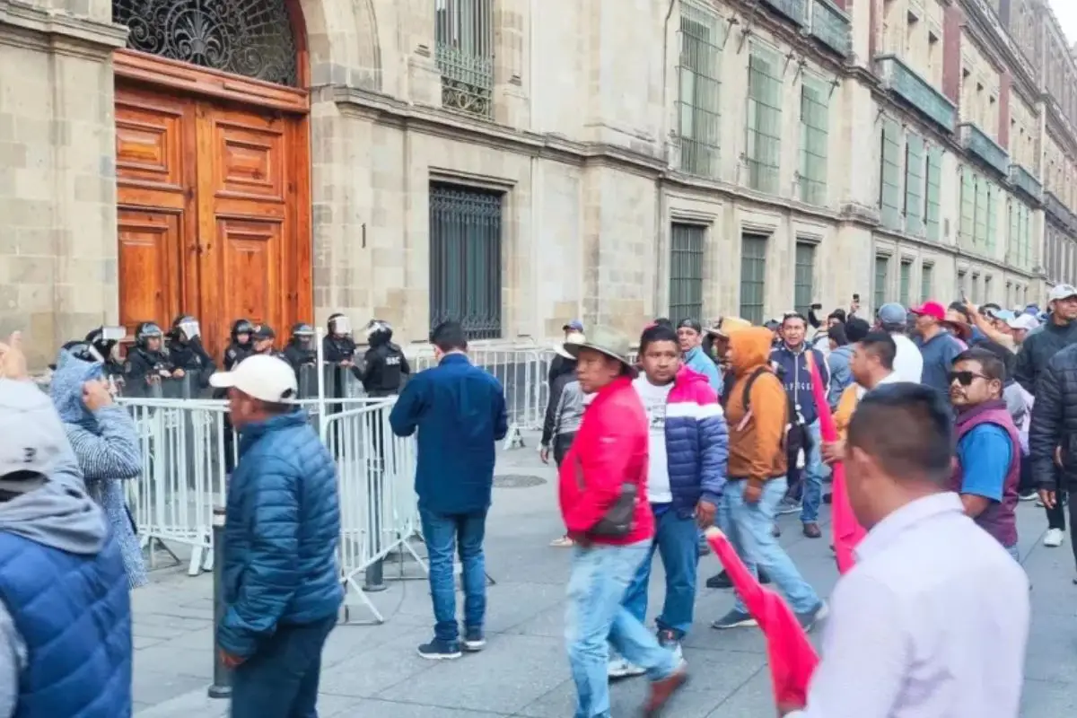 Hay diálogo con CNTE: dice Sheinbaum tras bloqueo de Palacio Nacional 1 CNTE bloqueó Palacio Nacional