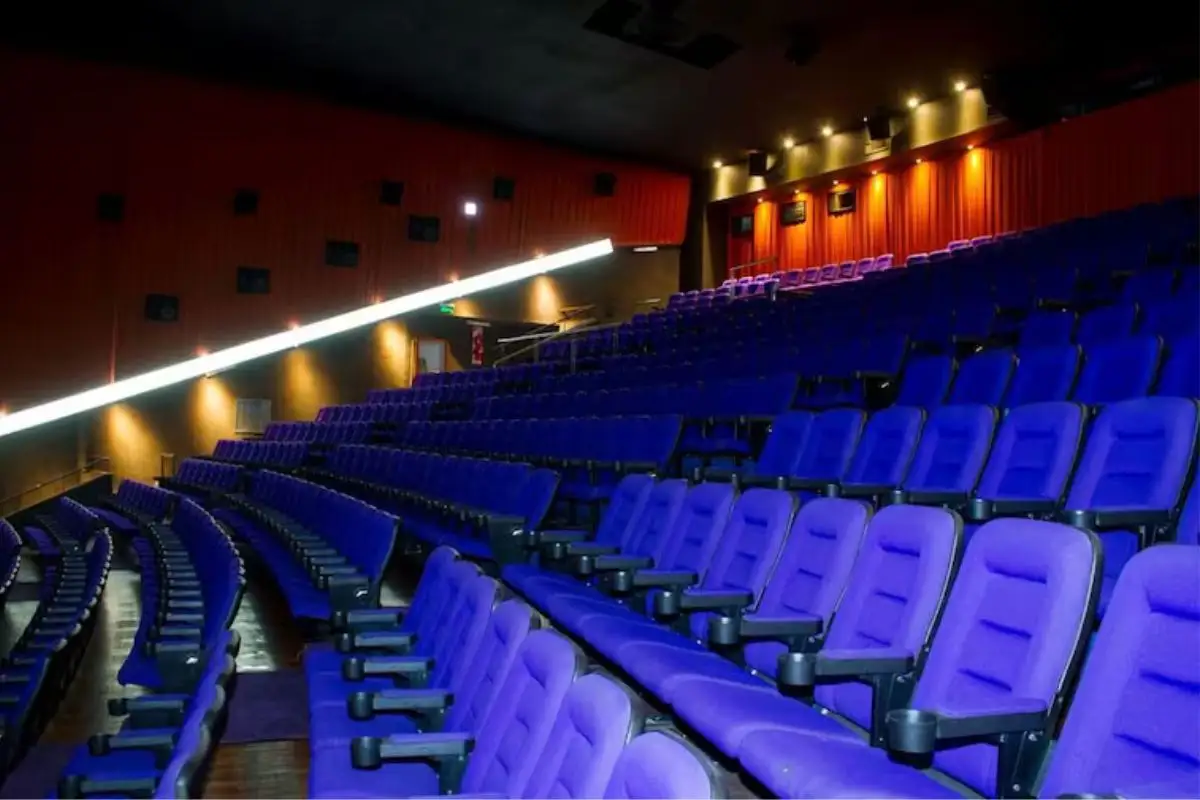 Cuando la ficción se convierte en realidad: se cae techo durante proyección de Destino Final 1 Veían Destino Final cuando colapsa techo de cine en Argentina